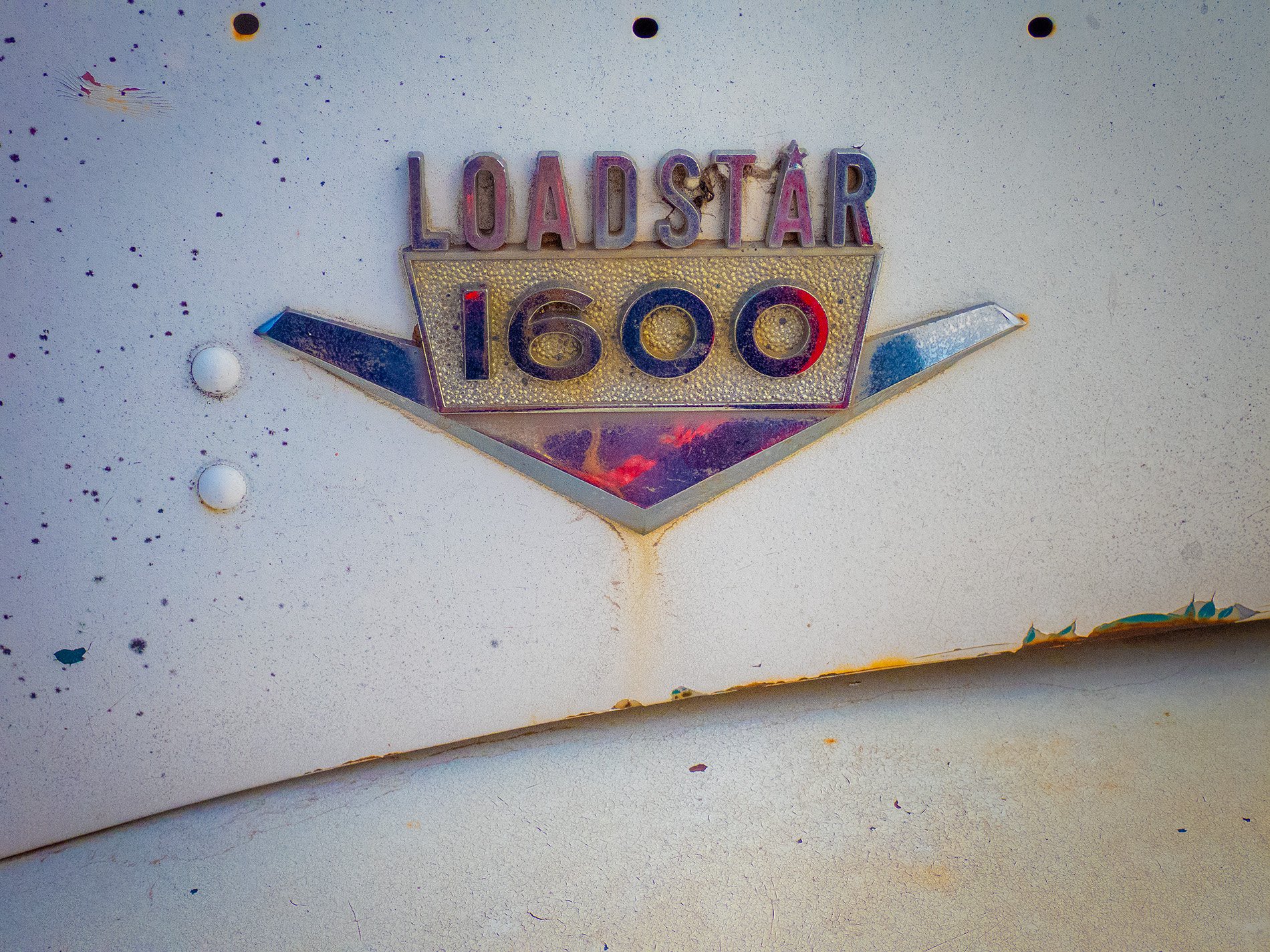 Loadstar 1600, Deanz Garage, Highway 43, Alberta, 2024-03-07