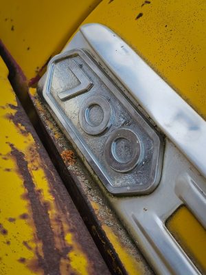 Dodge 700, Deanz Garage, Highway 43, Alberta, 2024-03-07