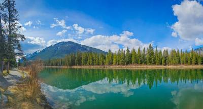Walking along the Bow pathway 01, Banff, AB, 2026-05-01